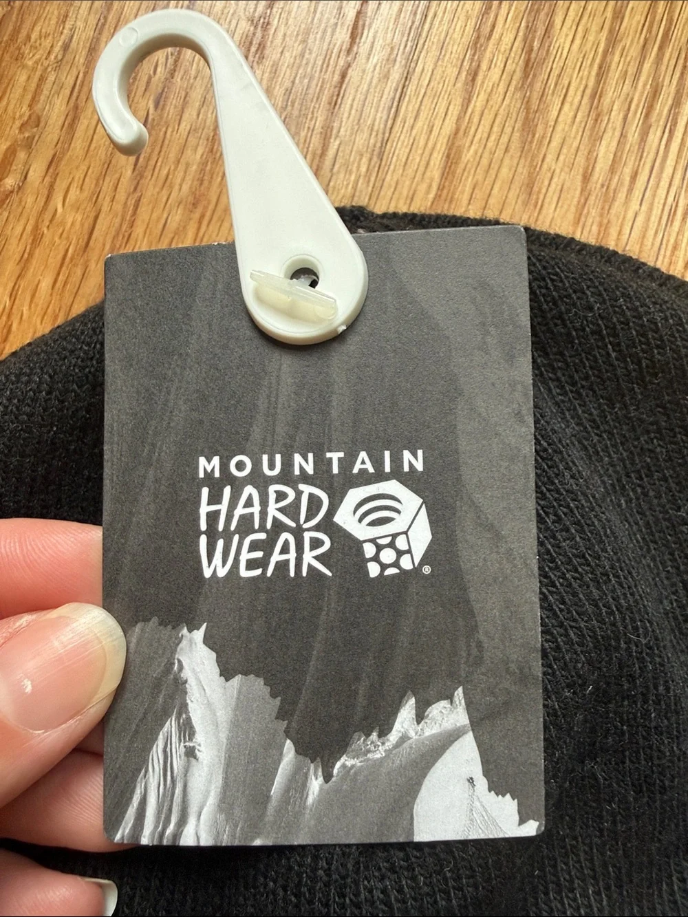 Mountain Hardwear Black Knit Beanie with Logo Patch new with tags